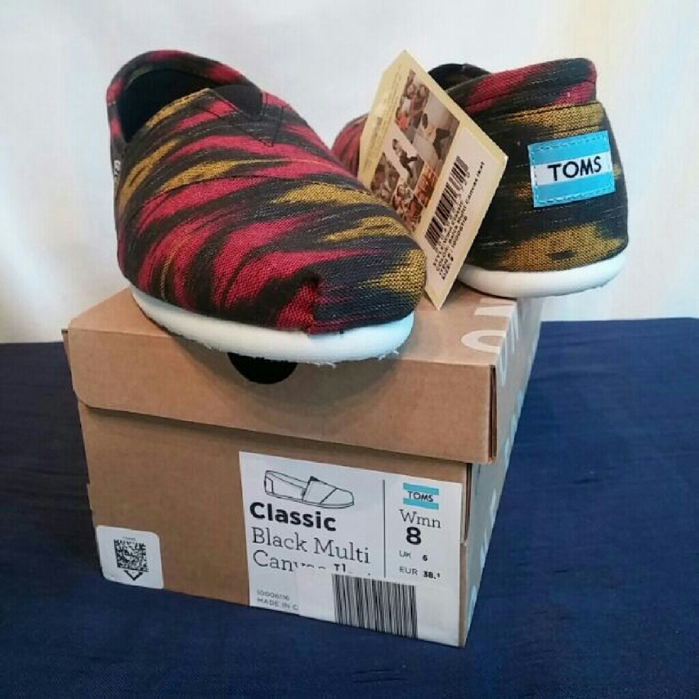 New TOMS Ikat Print Slip On Shoe Size 8